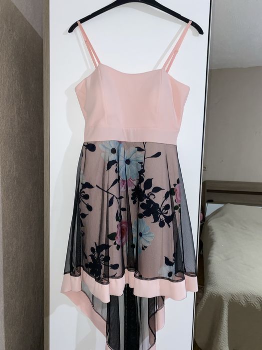 Дамска розова рокля с цветя и тюл