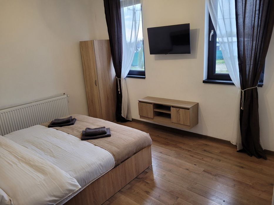 Cabană de inchiriat Valea Avrigului 7 camere duble cu băi proprii