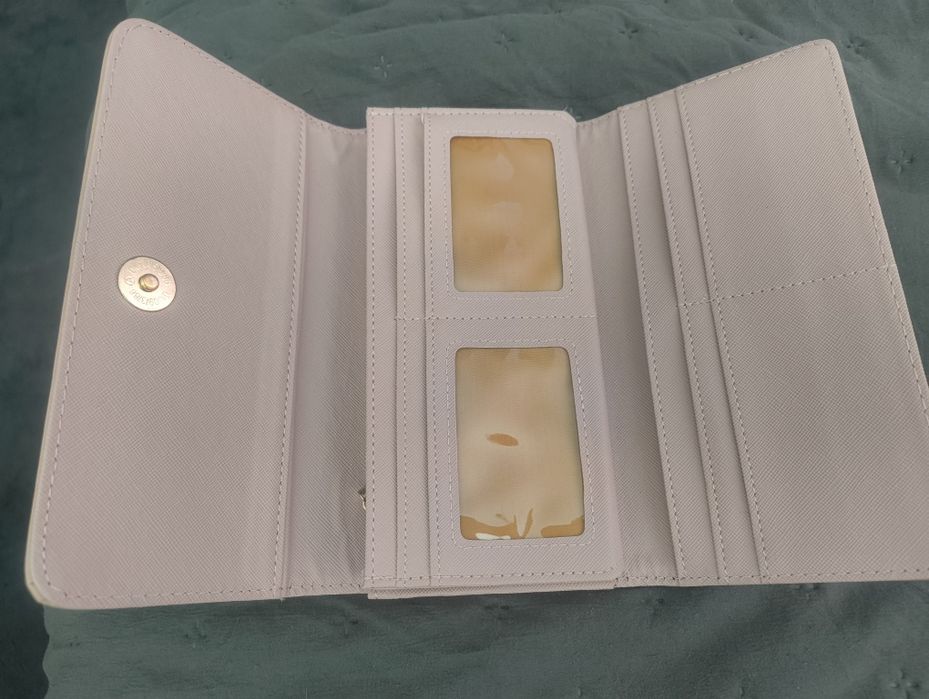 Две розови портмонета