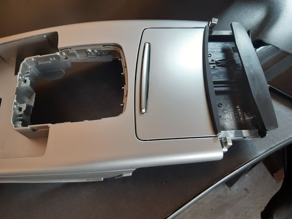 Consola centrala audi a6 c6 4f gri argintiu volan stanga 2004-2011