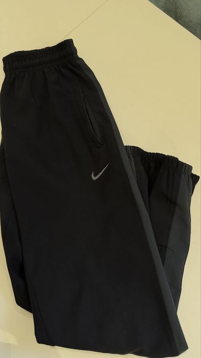 Спортивка Nike.
