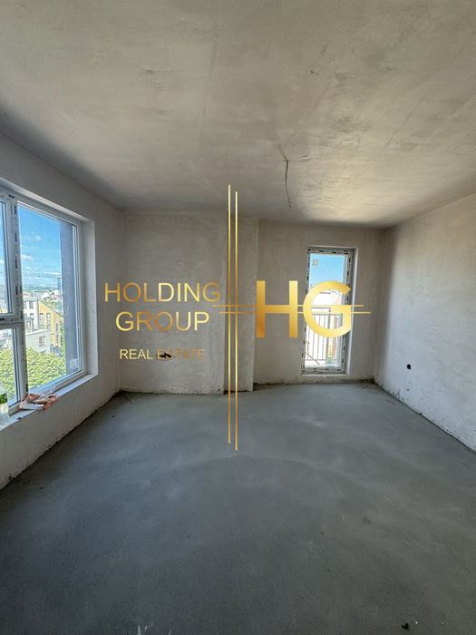 Панораме тристаен под спирка Патриарха