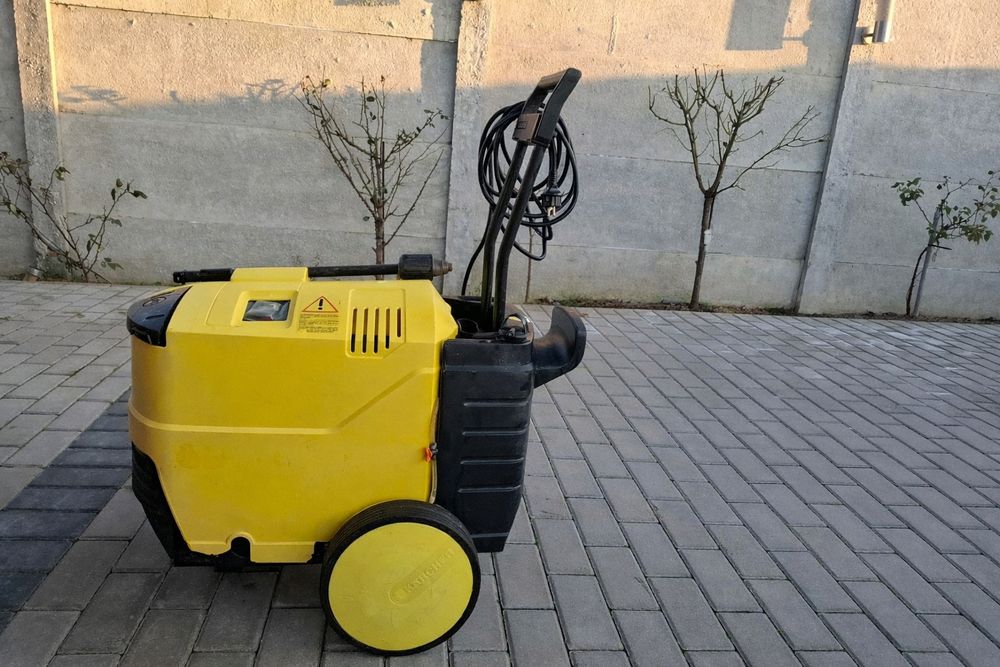 Aparat cu presiune karcher 855HS cu apă caldă