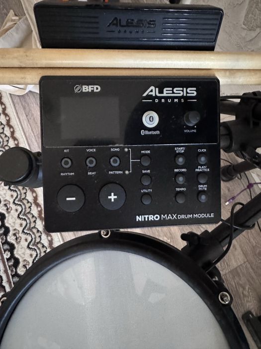 Барабанная установка Alesis