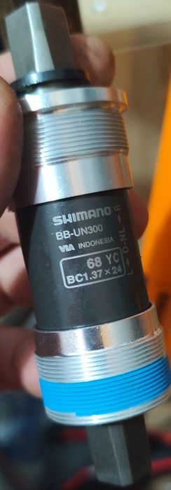 Butuc pedalier Shimano BB-UN300 68x122.5mm ax pătrat - Nou