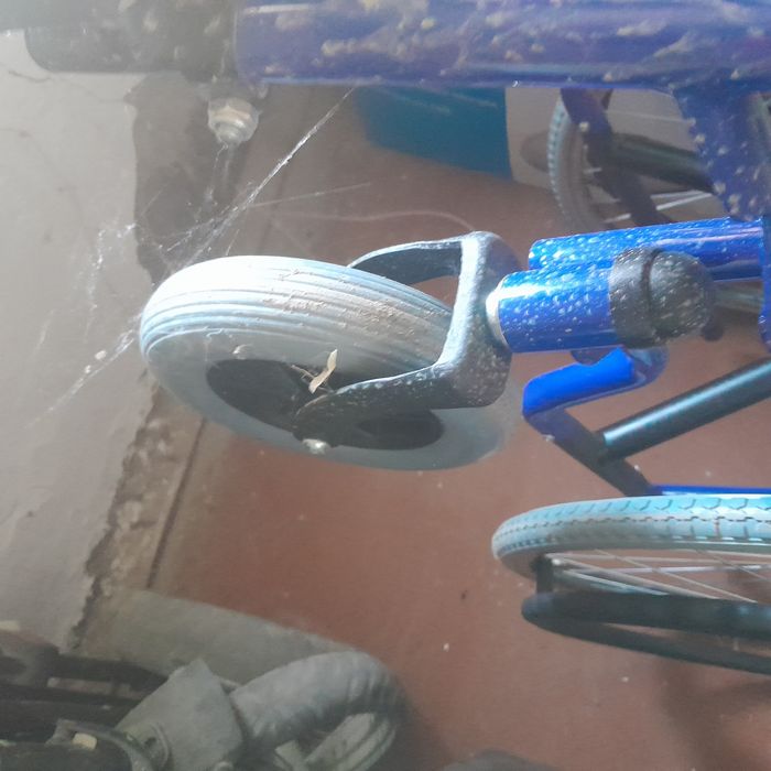 Коляскалар сатылады.