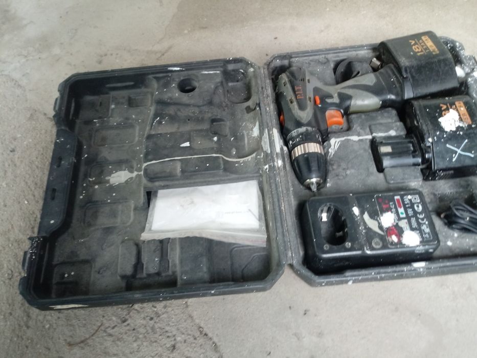 Продам шуруповёрт,в чемодане.