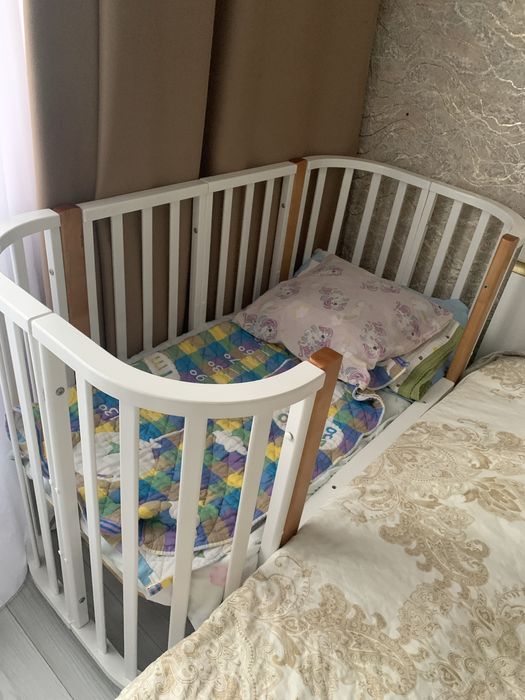 Продам детскую кровать с маятником