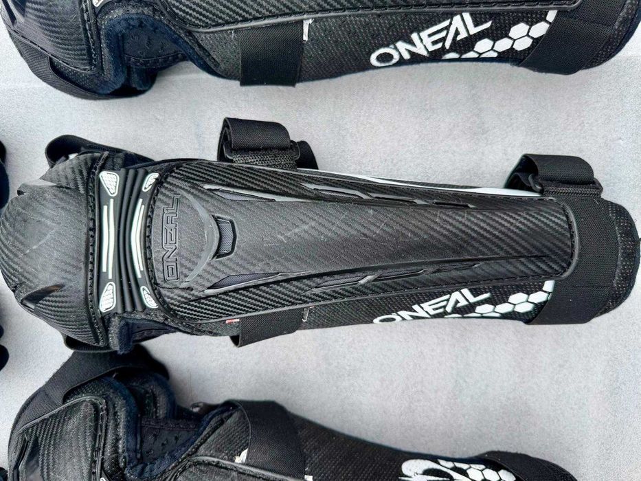 Genunchieri second hand ONEAL TRAIL FR Knee Guard CARBON negru alb