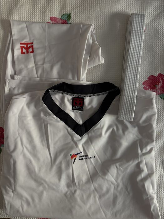 Добок,шлем,щитки,носки