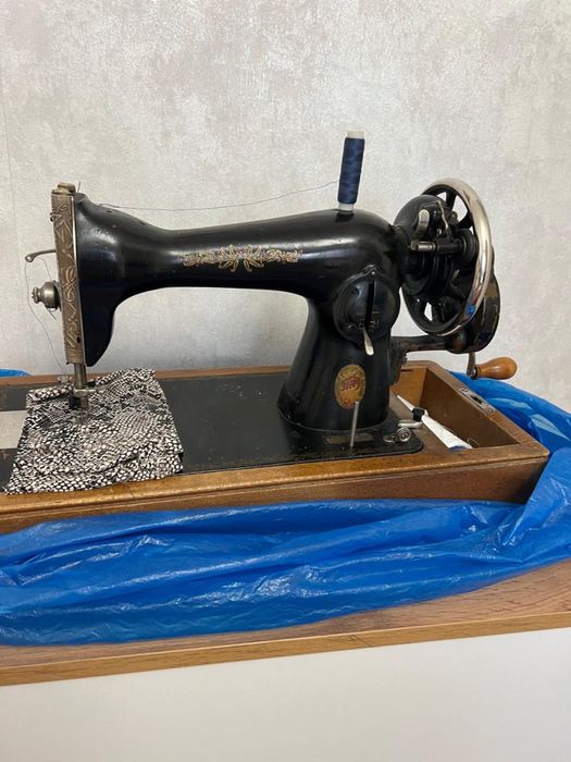 Продам швейную машину