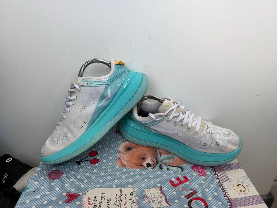 ''Hoka  W Carbon X''оригинални дамски маратонки 40 номер