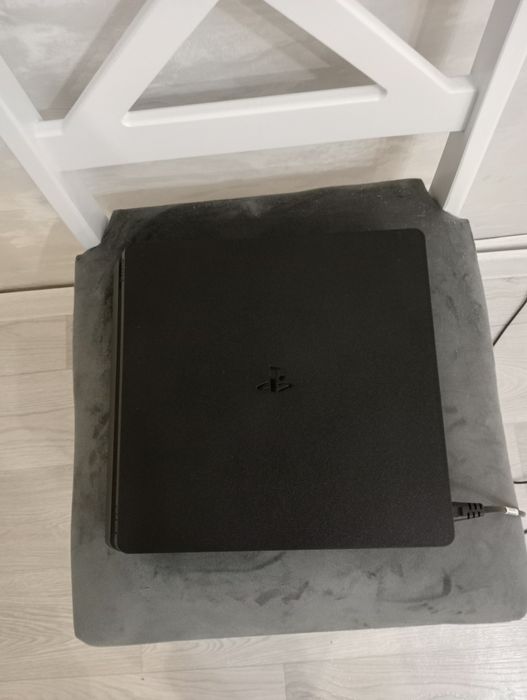 Продам Playstation 4 slim на 1 терабайт