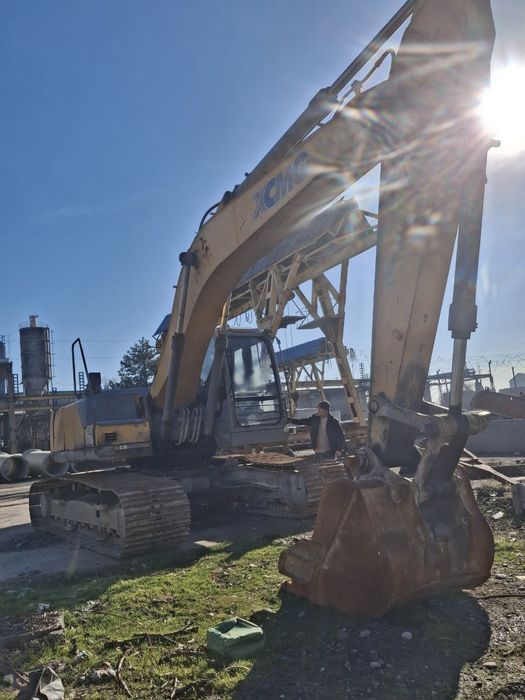 Продаётся экскаватор гусеничный