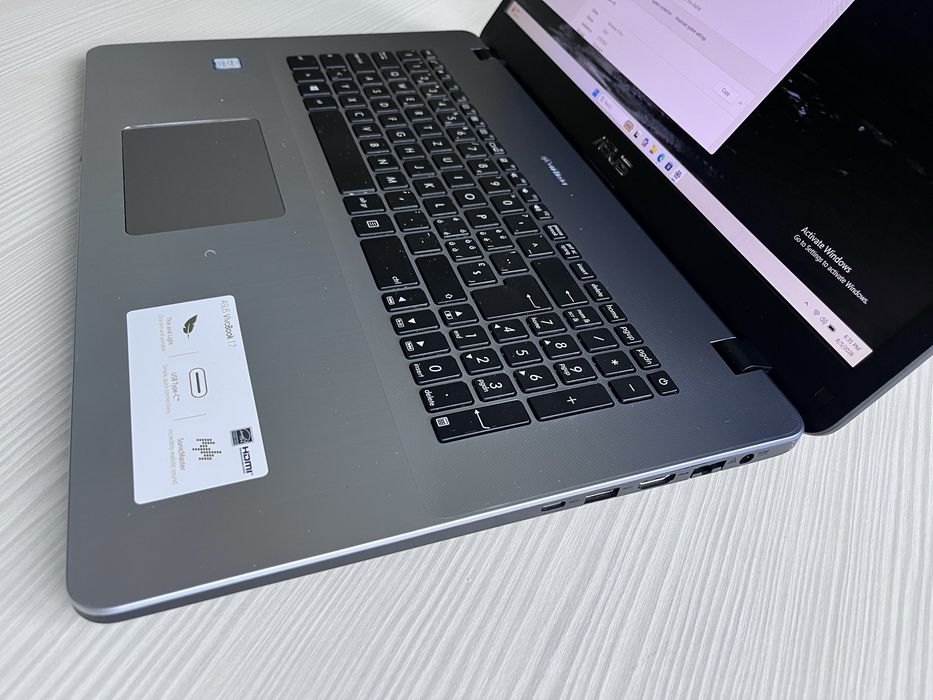 Laptop Asus VivoBook 17 inci - intel i5 8250u 3.4Ghz - 8Gb RAM - SSD 240Gb - USB C - bat 4 ore