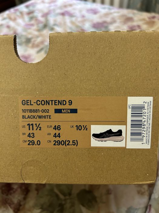 продам новые кроссовки Asics