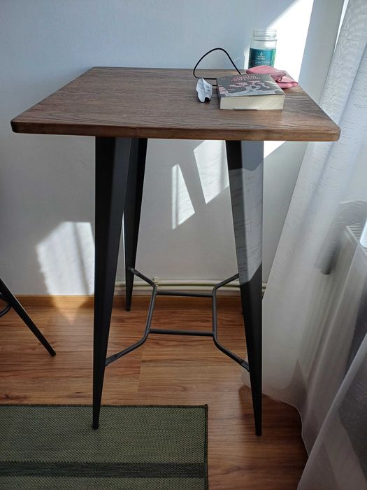 Masă tip bar şi scaun bar