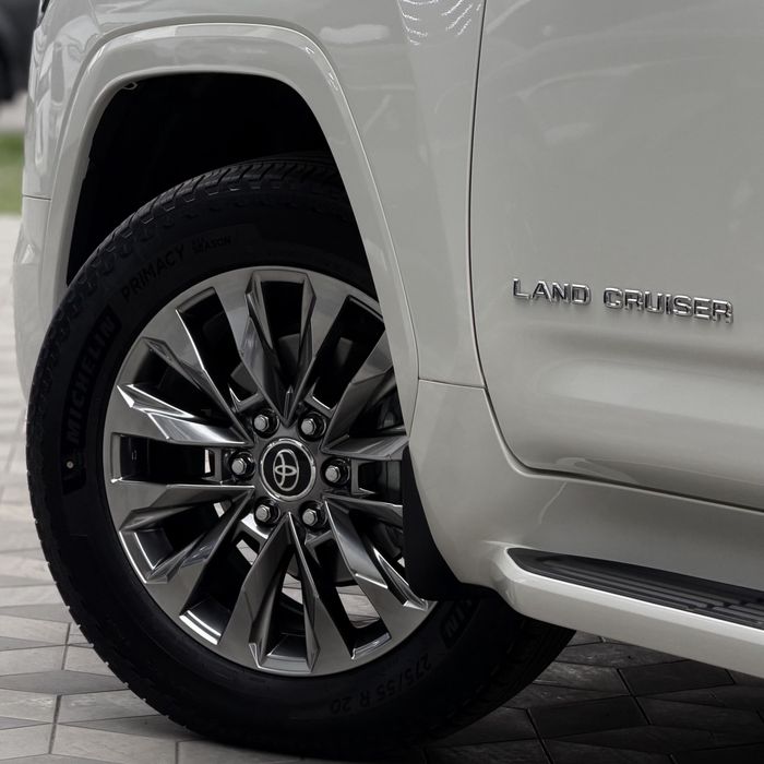 Toyota Land Cruiser 300 full 2025 yil