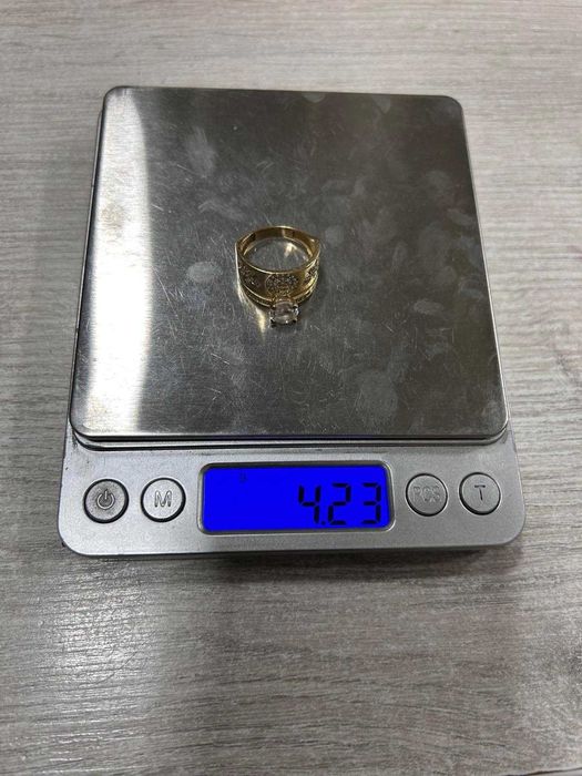 Златен пръстен 14 К 585 /4,23 гр.