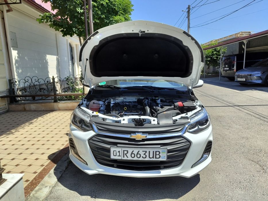 Автомобиль Chevrolet Onix