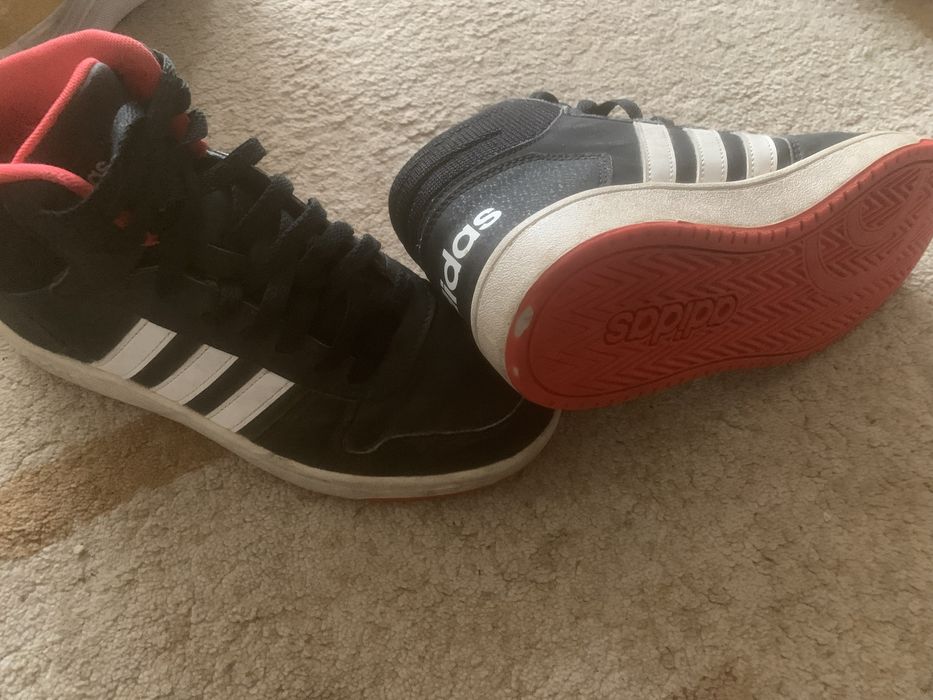 Дамски спортни обувки