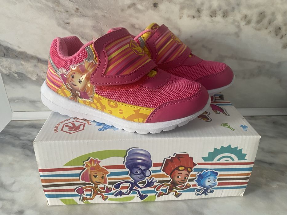 Кроссовки детские