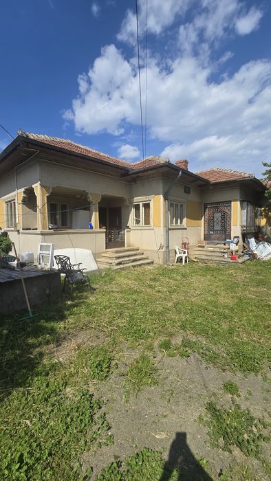 Casa si teren de vanzare