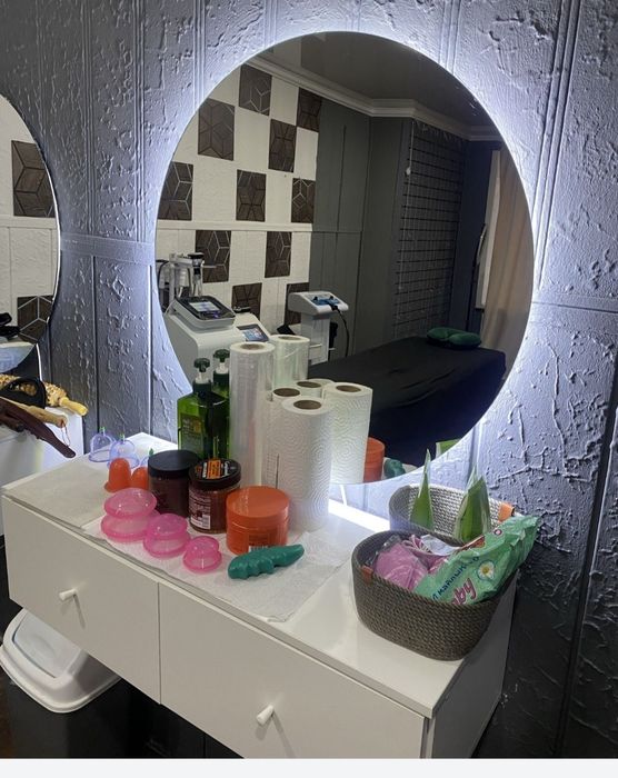 Продам кушетку зеркало с тумбой