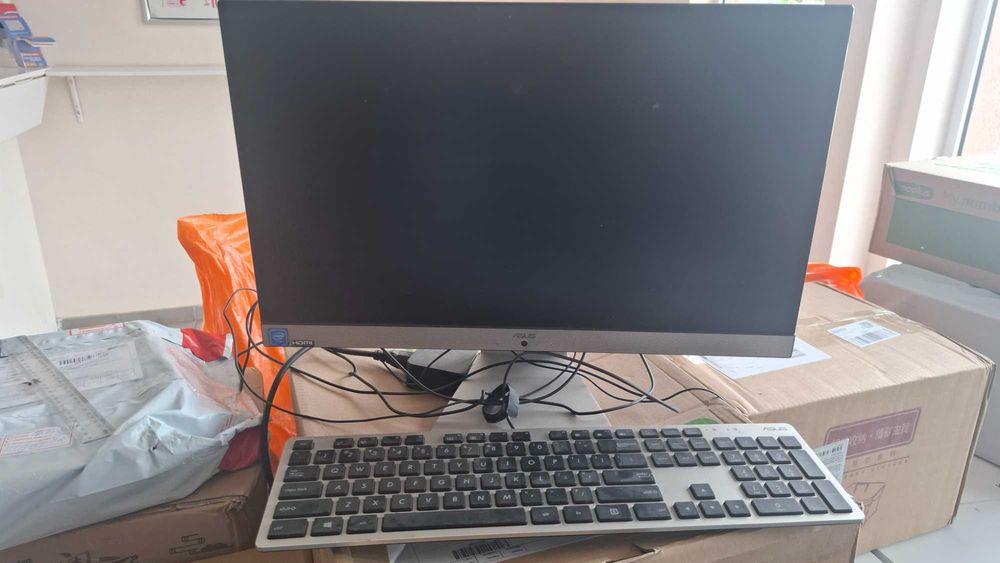 Комютър ASUS /монитор/