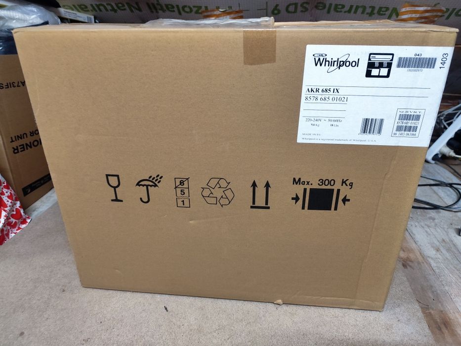 Hota INOX Whirlpool AKR685IX noua, sigilata
