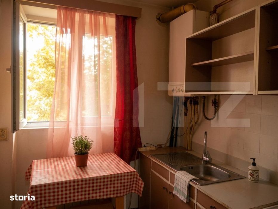 Apartament de vanzare, 50 mp, cu balcon , zona Solidaritatii