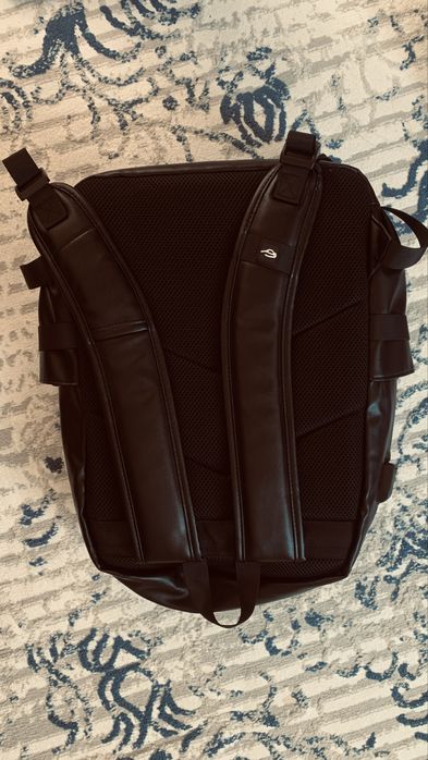 Кожаный сумка……….