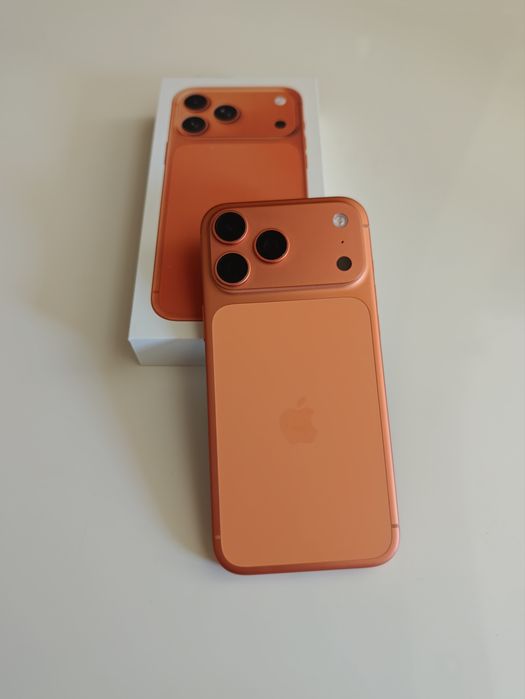 Продавам Apple iPhone 17 Pro Max 256GB Cosmic Orange