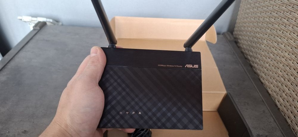 Router Asus  NOU