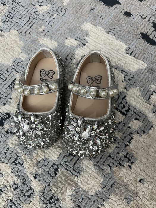 Продам туфли для девочки б/у