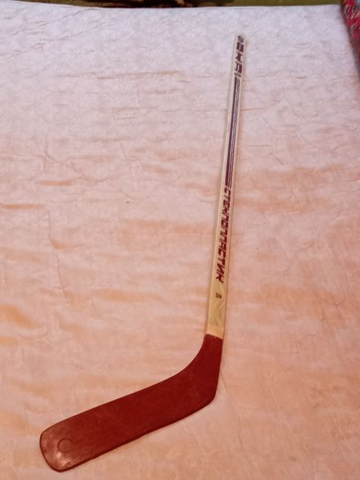 Продам хоккейные клюшки