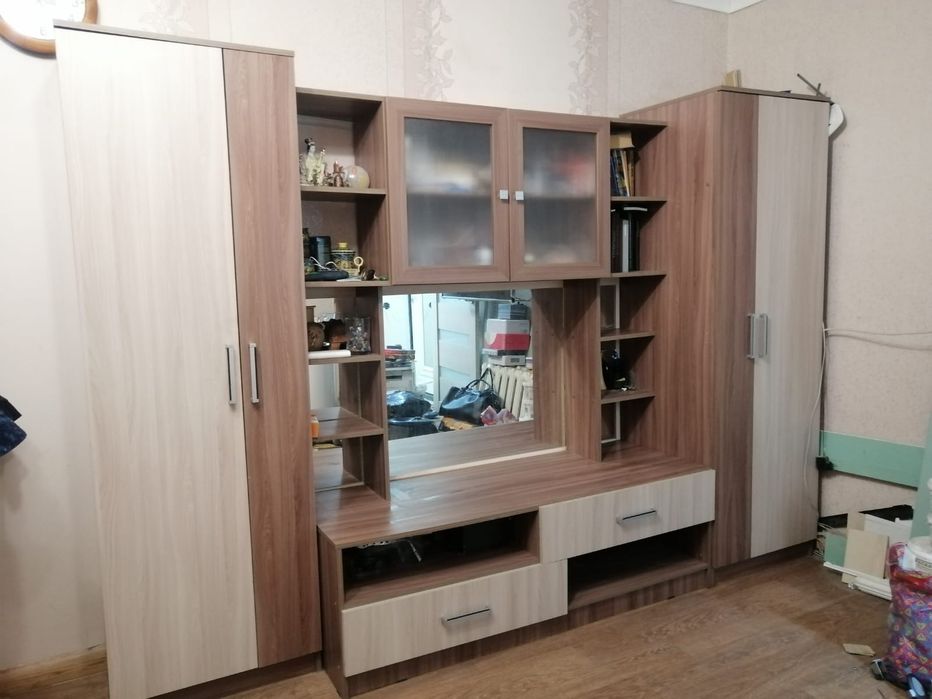 Продаю стенку в гостиную