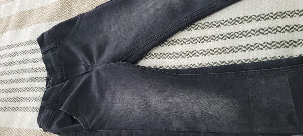 Джинсы черные на мальчика 2,5-4 лет