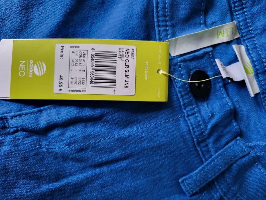 Vand blugi noi Adidas