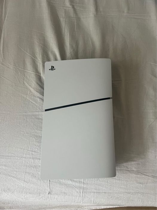 Vând PS5 împreună cu Controller dualsense Edge
