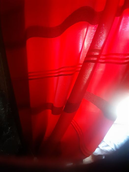 Штора красного цвета одна шт