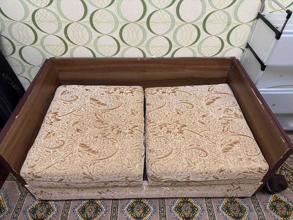 Раскладной диван + пуфик