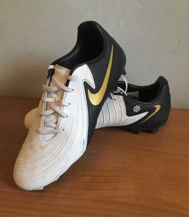 Детски футболни обувки NIKE Phantom GX 2 Academy MG, 40,5 номер