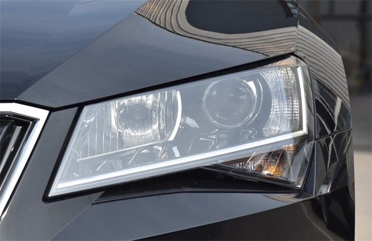 Стекла фар skoda super B