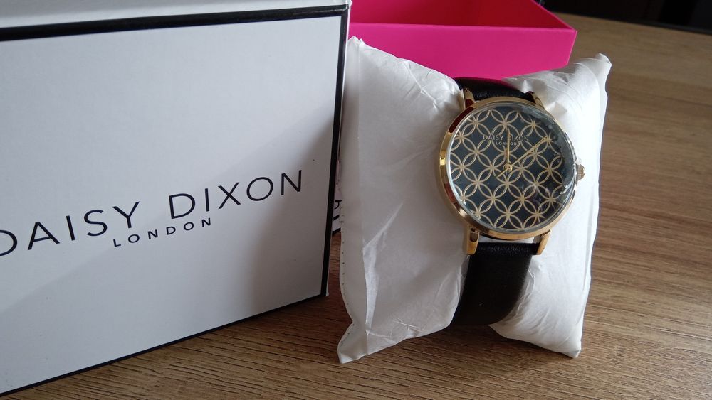 Дамски часовници Daisy Dixon 50 лв всеки