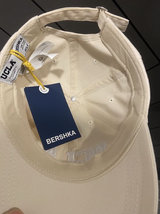 Нова Шапка с Козирка - UCLA на Bershka