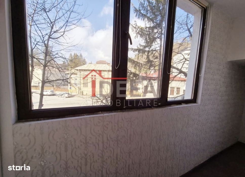 Apartament cu 2 camere, decomandat, etaj 1, zona centrala