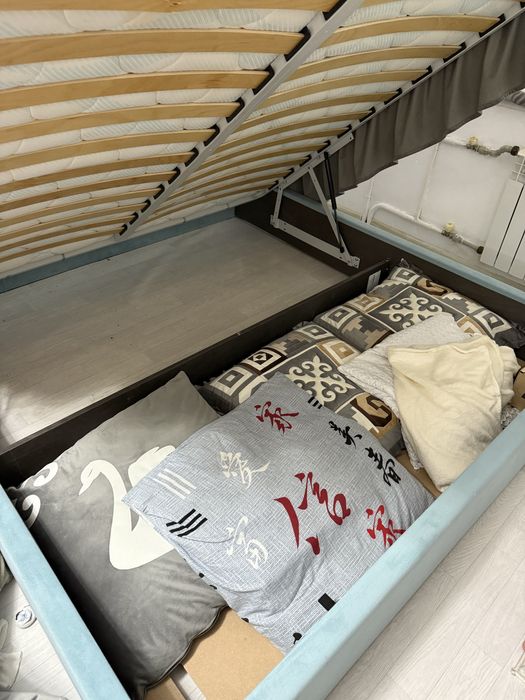 Кровать почти новая