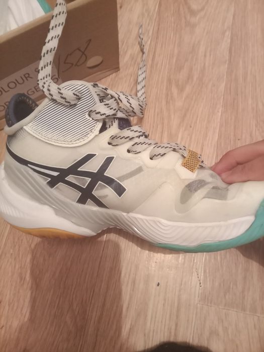 Продается кроссовки асискс оригинальные