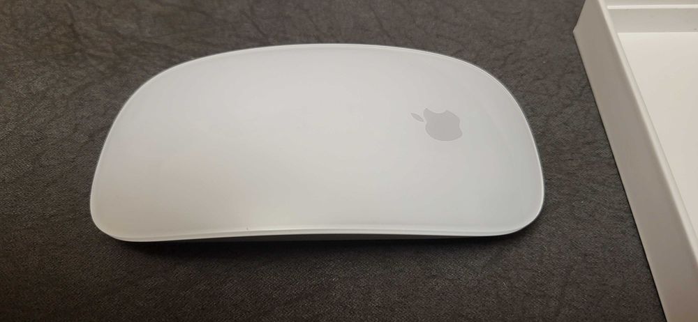 Mouse Magic Apple 2 A1657, Alb ca nou  sau nou  e cutia desfacuta